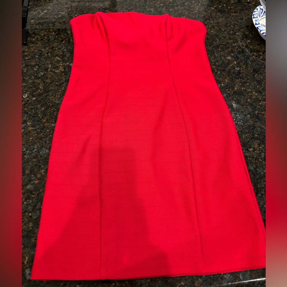 Red strapless dress with a zipper on the side #reddress #homecomingdress